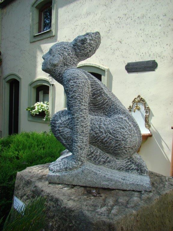 Turmspringerin im Skulpturengarten in Sooss, 2015